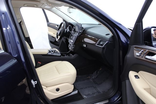 Used 2017  Mercedes-Benz GLS 450 image 23
