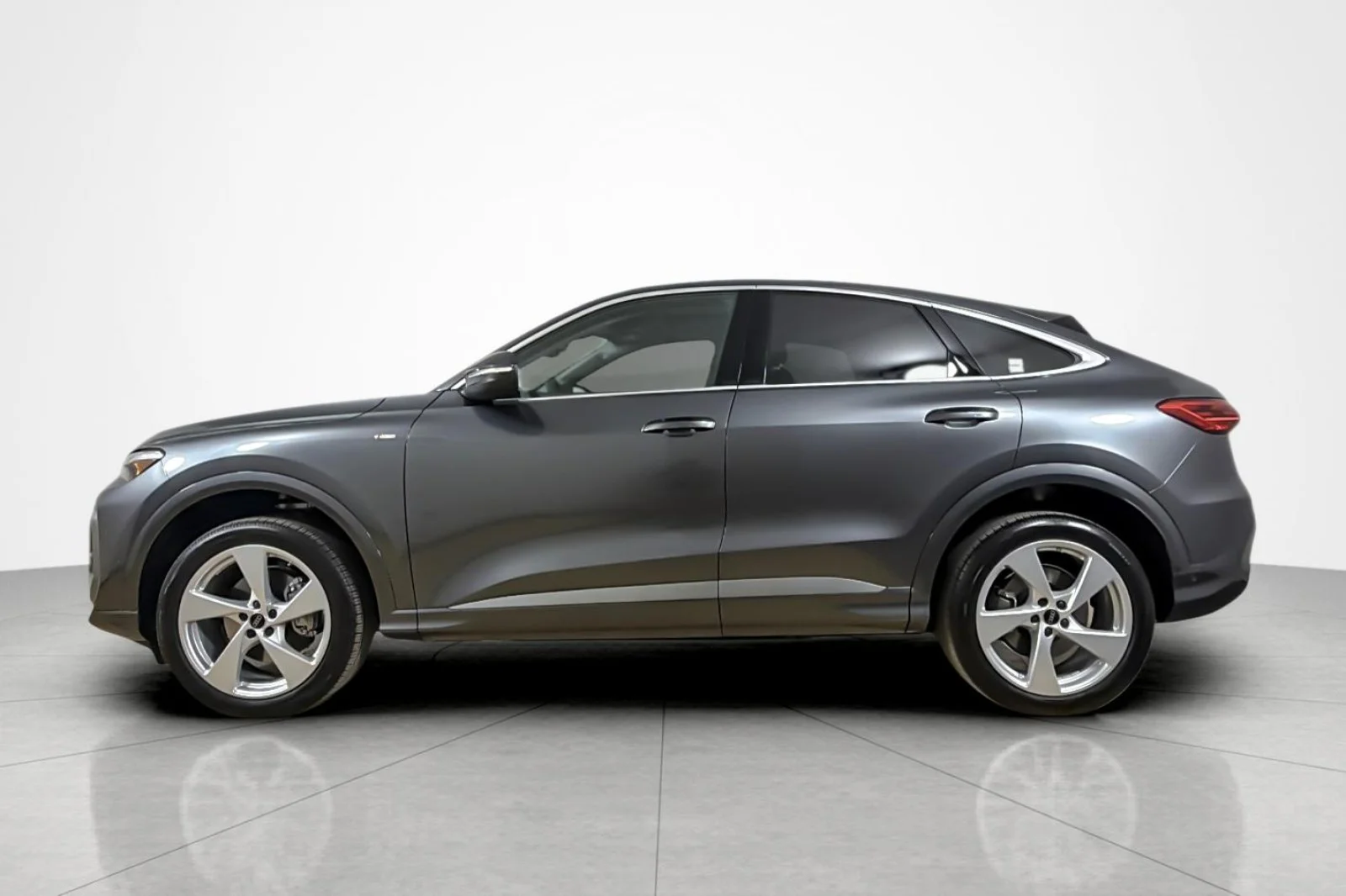 Used 2026 Daytona Gray Pearl Effect Audi Premium Plus 2.0 TFSI quattro image 2