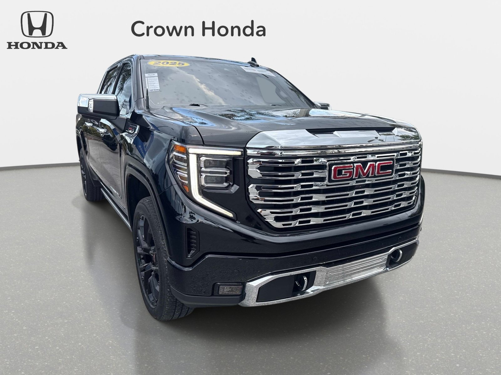 Used 2025 Onyx Black GMC Denali image 7