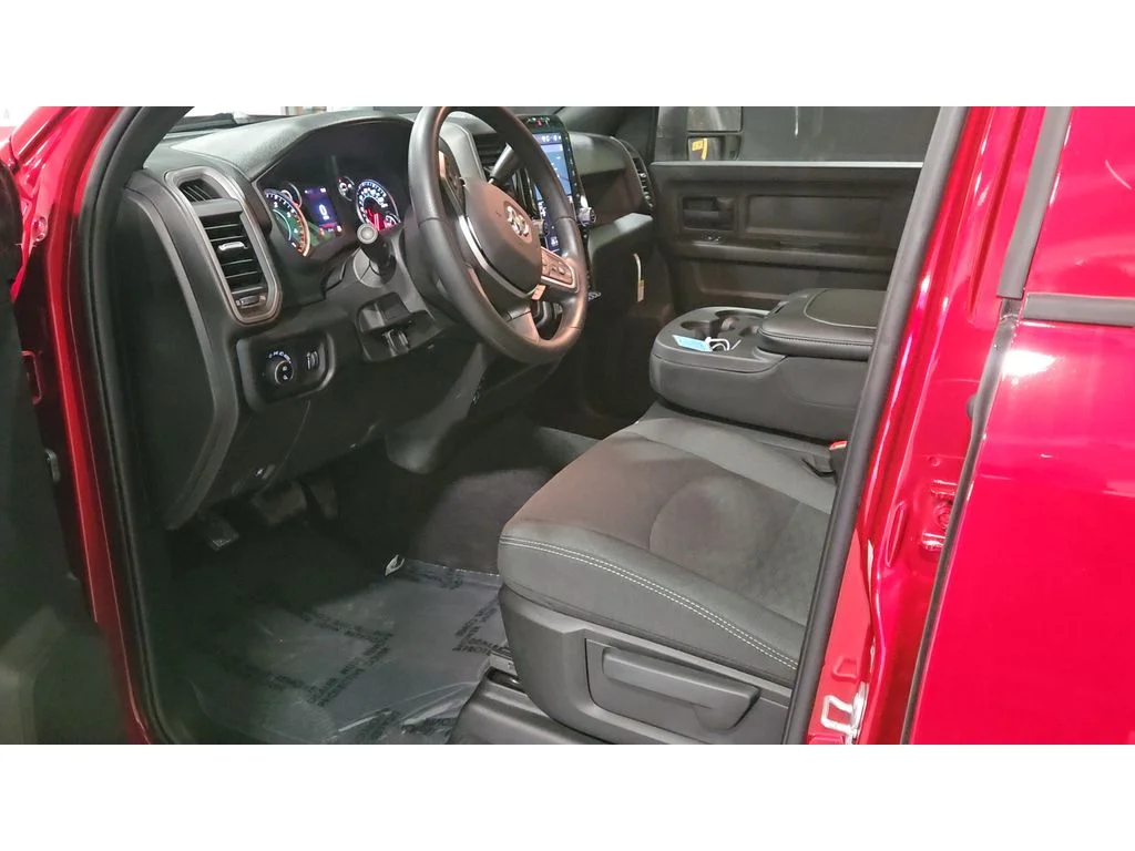 New 2026 Molten Red Pearl-Coat Exterior Paint RAM Tradesman image 9