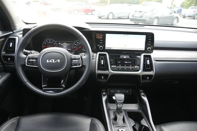 Used 2022 Black Kia EX image 19