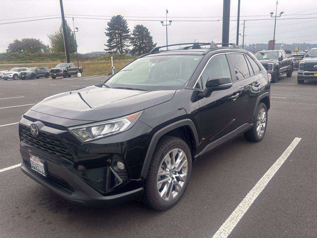 Used 2019 Midnight Black Metallic Toyota XLE Premium image 10