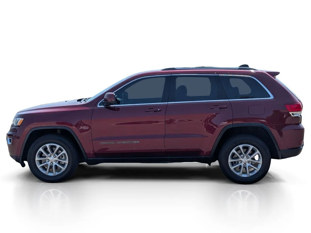 Used 2021 Red Jeep Laredo E image 11