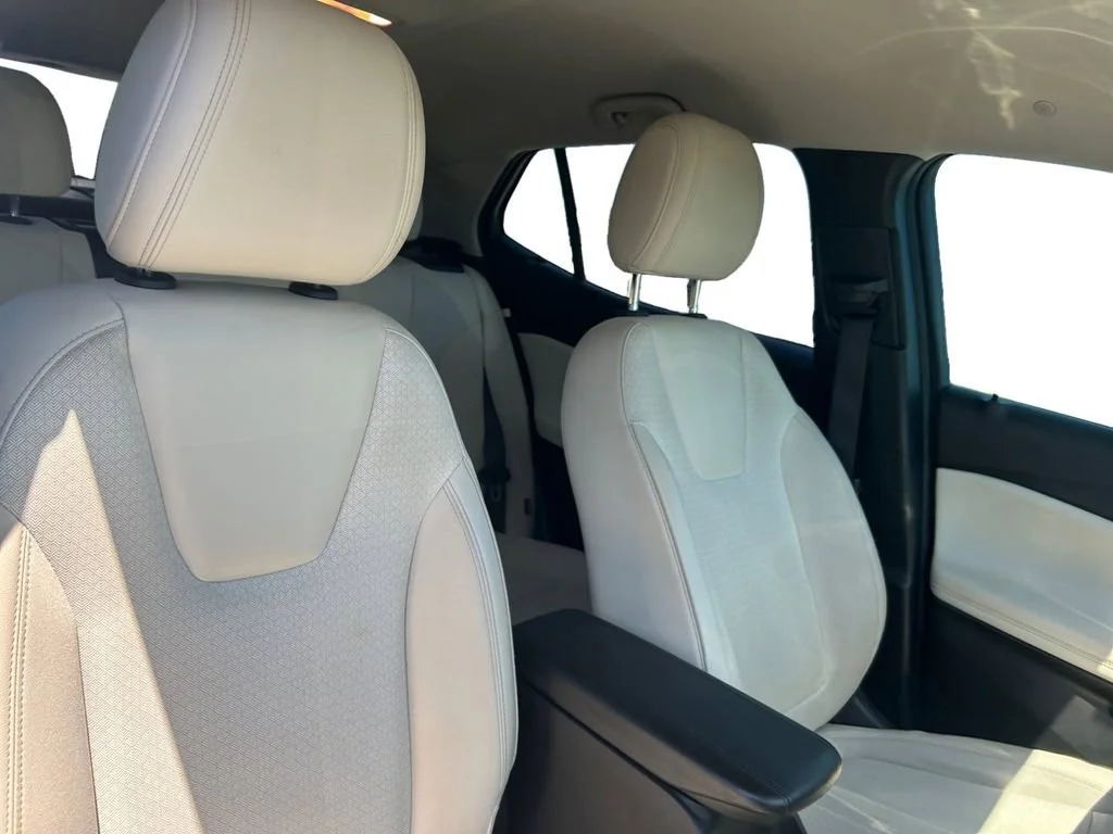 Used 2023 Summit White Buick Select image 25
