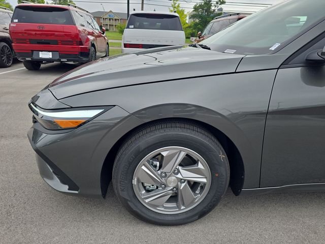 Used 2025 Gray Hyundai SE image 10