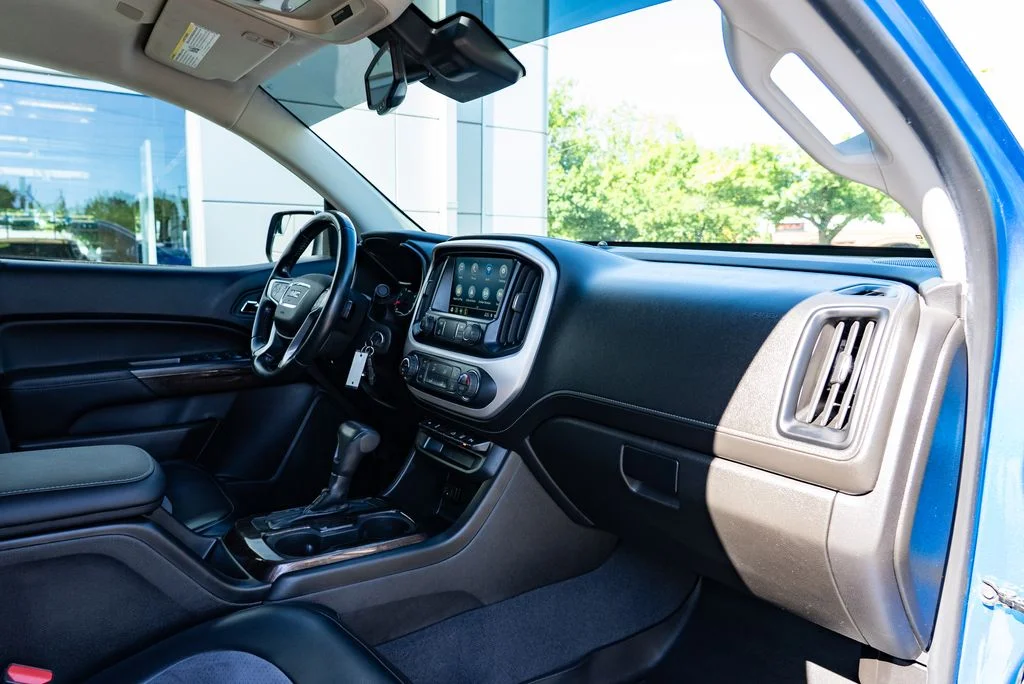 Used 2021 Blue GMC Elevation image 29