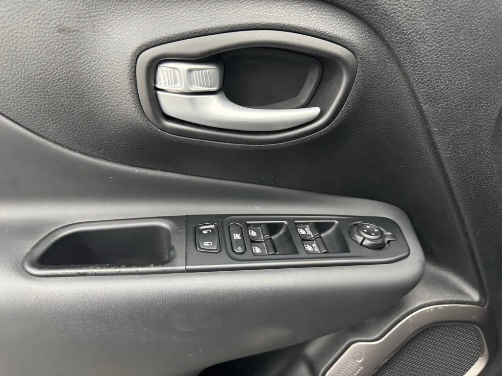 Used 2023 Graphite Gray Jeep Latitude image 14