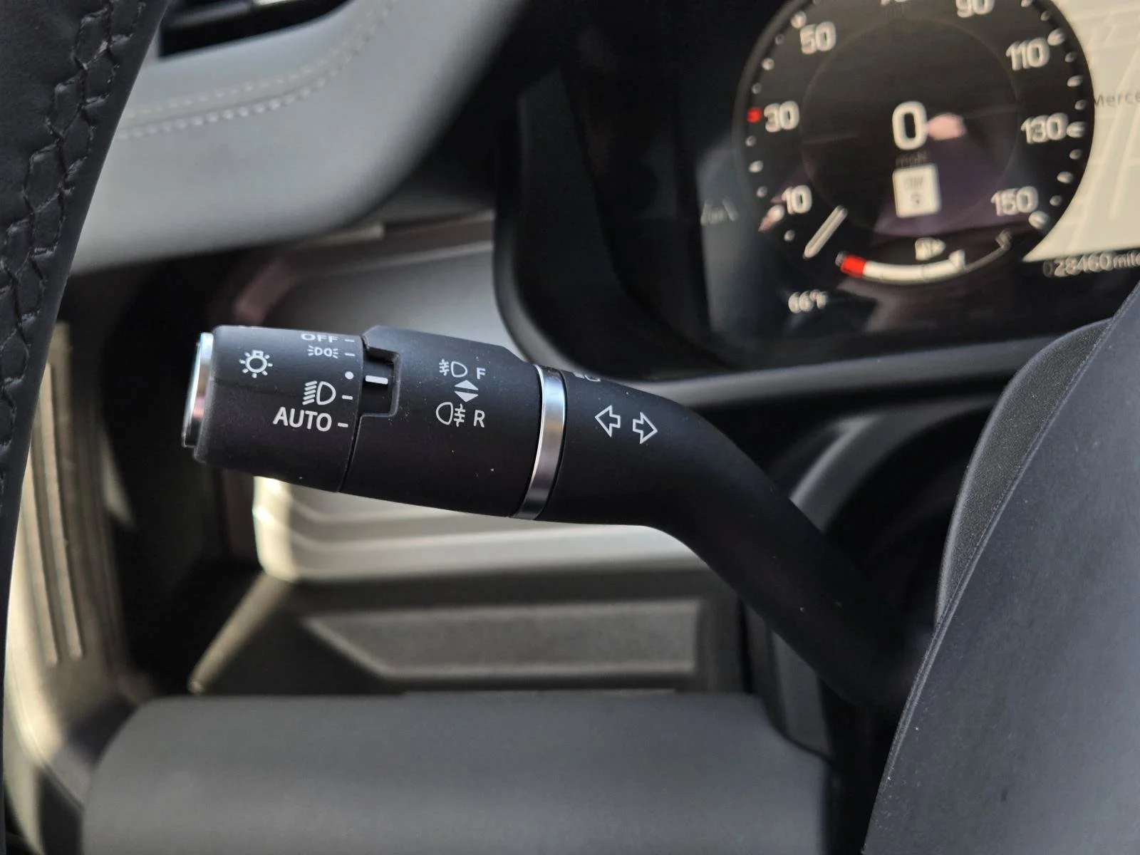 Used 2025 Gray Land Rover V8 image 18