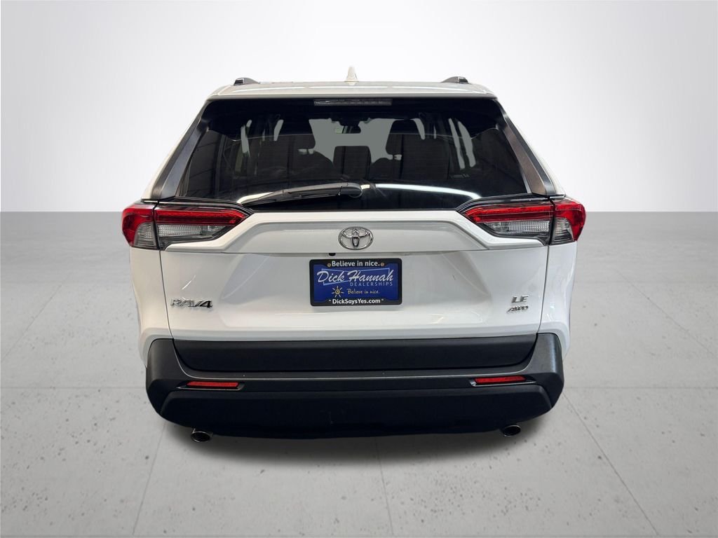 Used 2020 White Toyota LE image 5