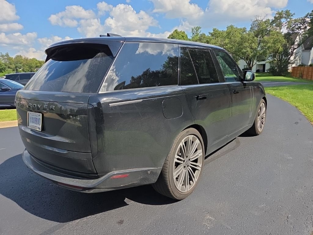 Used 2025 Santorini Black Metallic Land Rover SE image 5