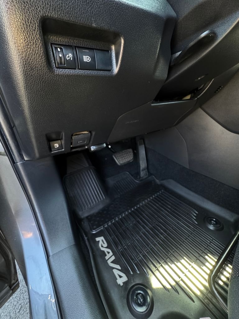 Used 2020 Magnetic Gray Metallic Toyota LE image 14