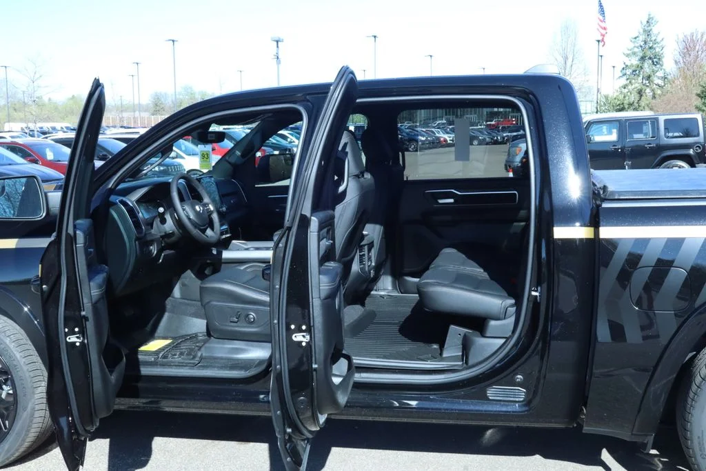 New 2026 Diamond Black Crystal Pearl-Coat Exterior Paint Ram Big Horn/Lone Star image 20