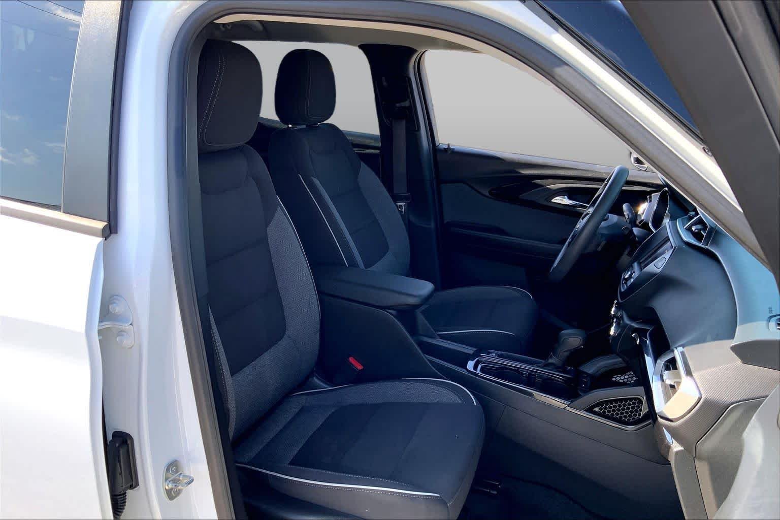 Used 2021 Summit White Chevrolet LT image 9