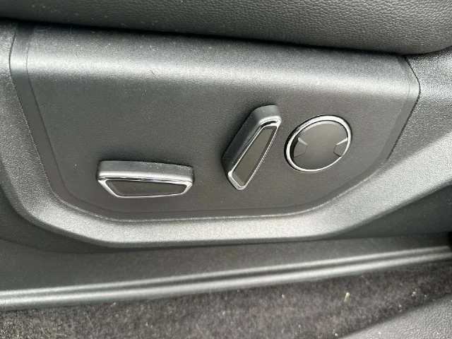 Used 2016 Black Ford Lariat image 22