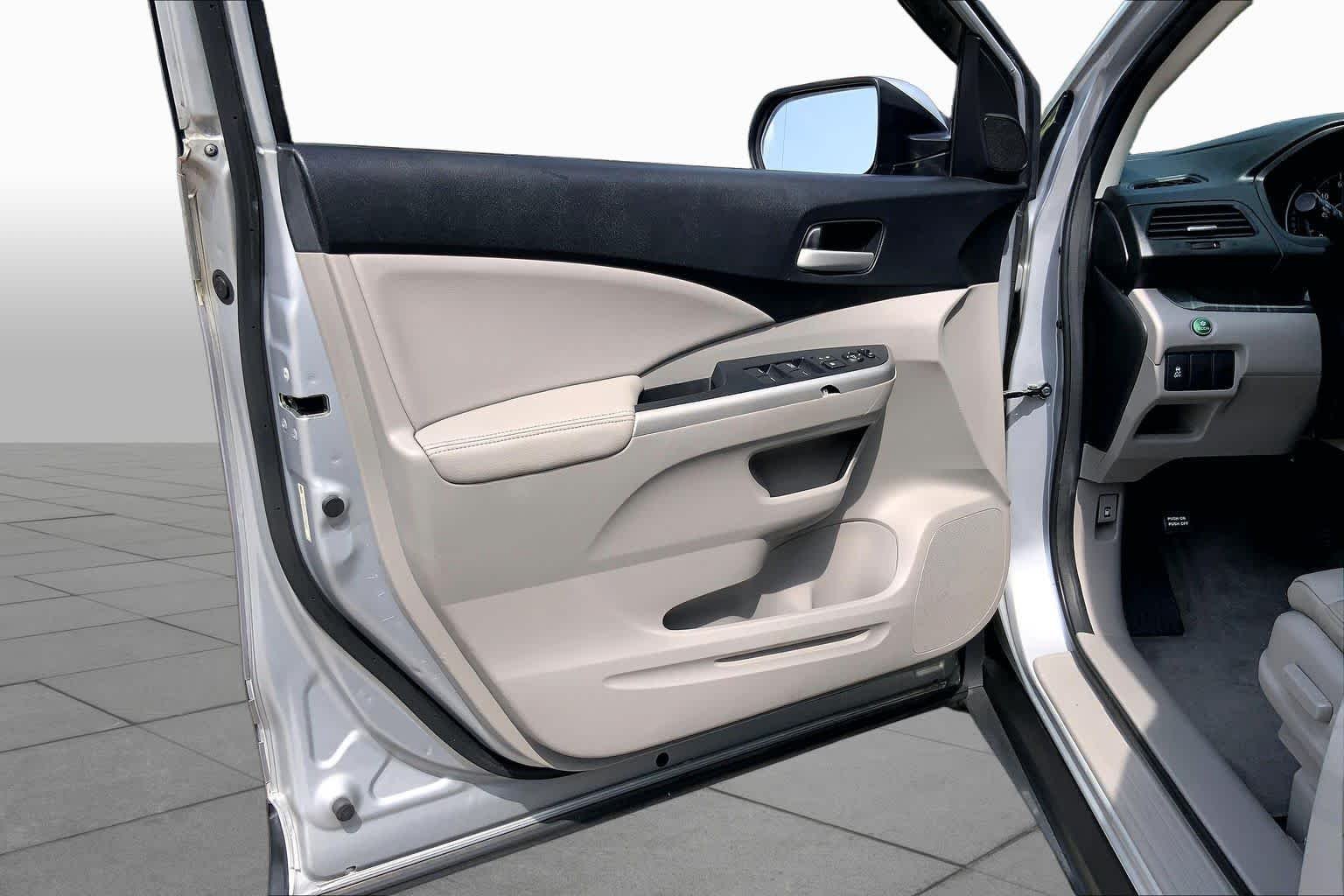 Used 2013 Alabaster Silver Metallic Honda EX-L image 22