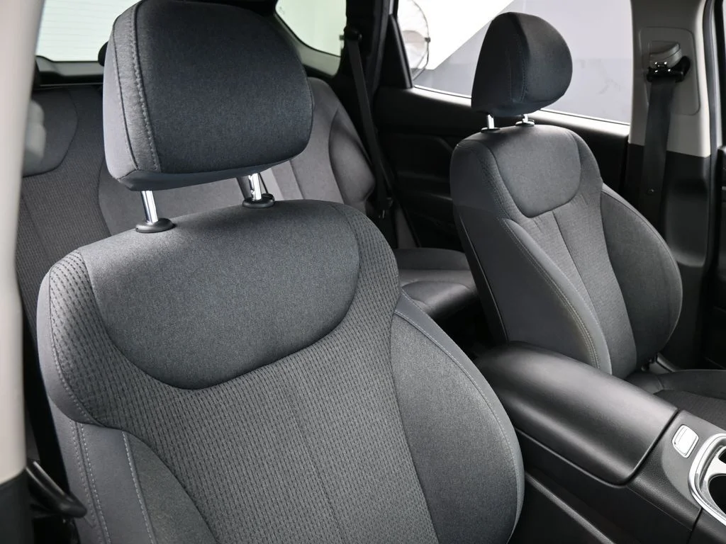 Used 2023 Shimmering Silver Pearl Hyundai SEL image 41