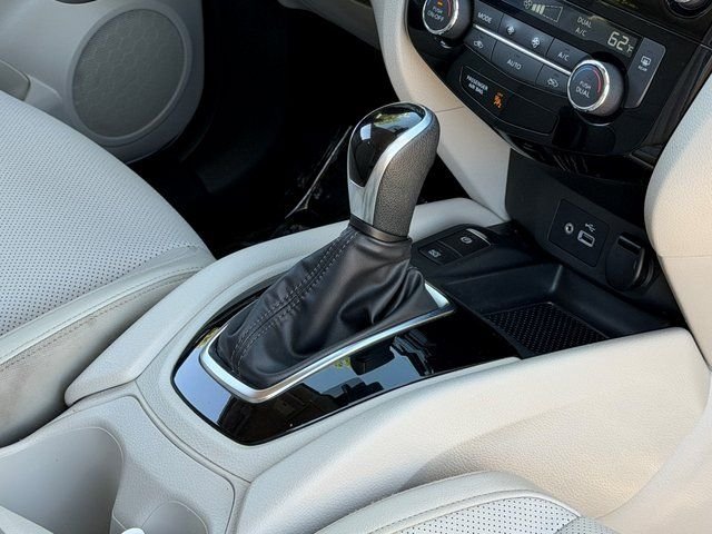 Used 2022 White Nissan SL image 38