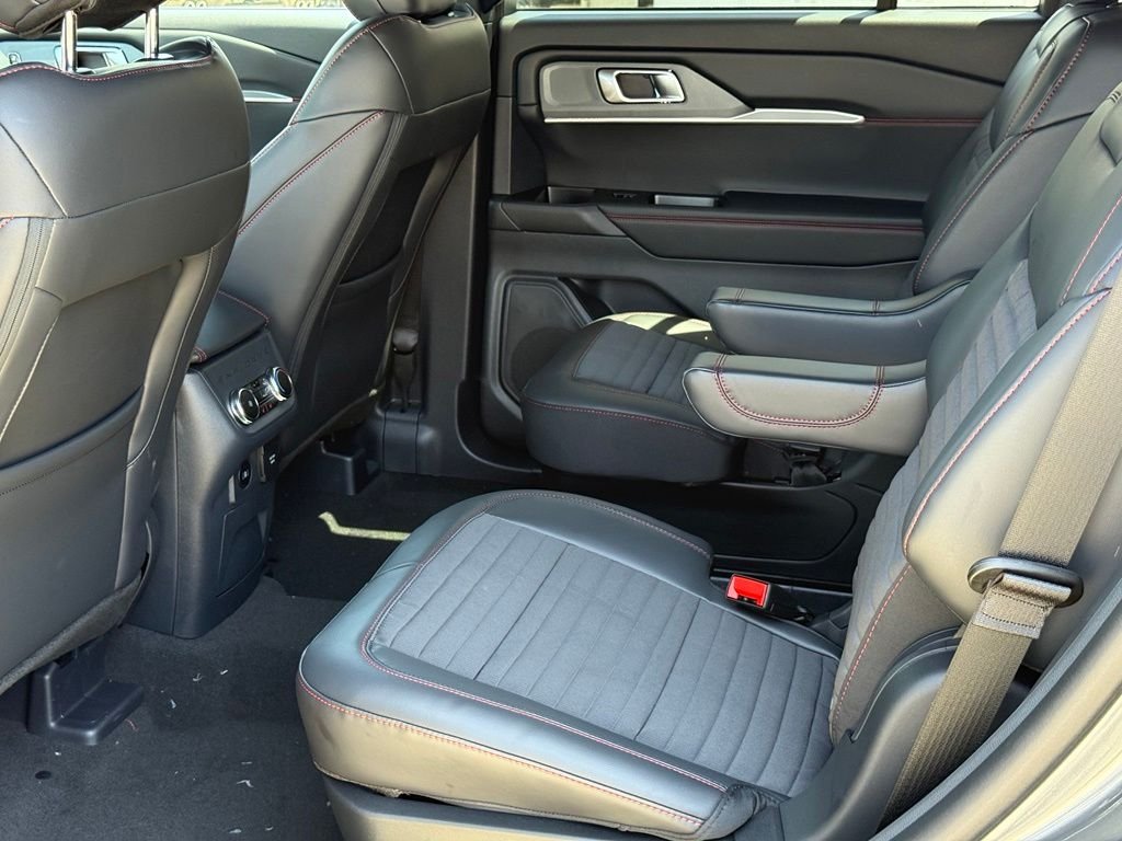 New 2026 Carbonized Gray Metallic Ford ST-Line image 7