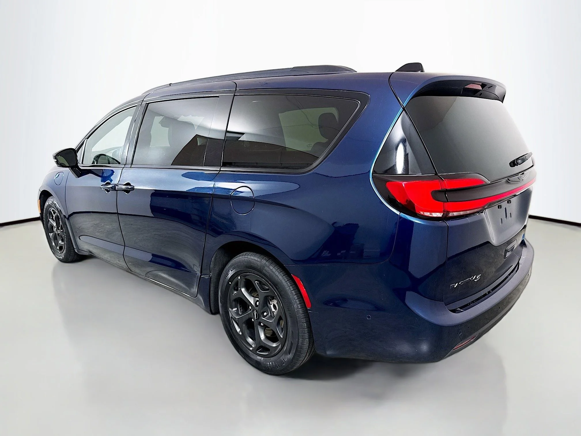 Used 2024 Fathom Blue Pearlcoat Chrysler Hybrid Premium S Appearance Pkg image 5