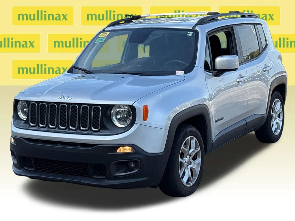 Certified Used 2018 Silver Jeep Latitude image 12