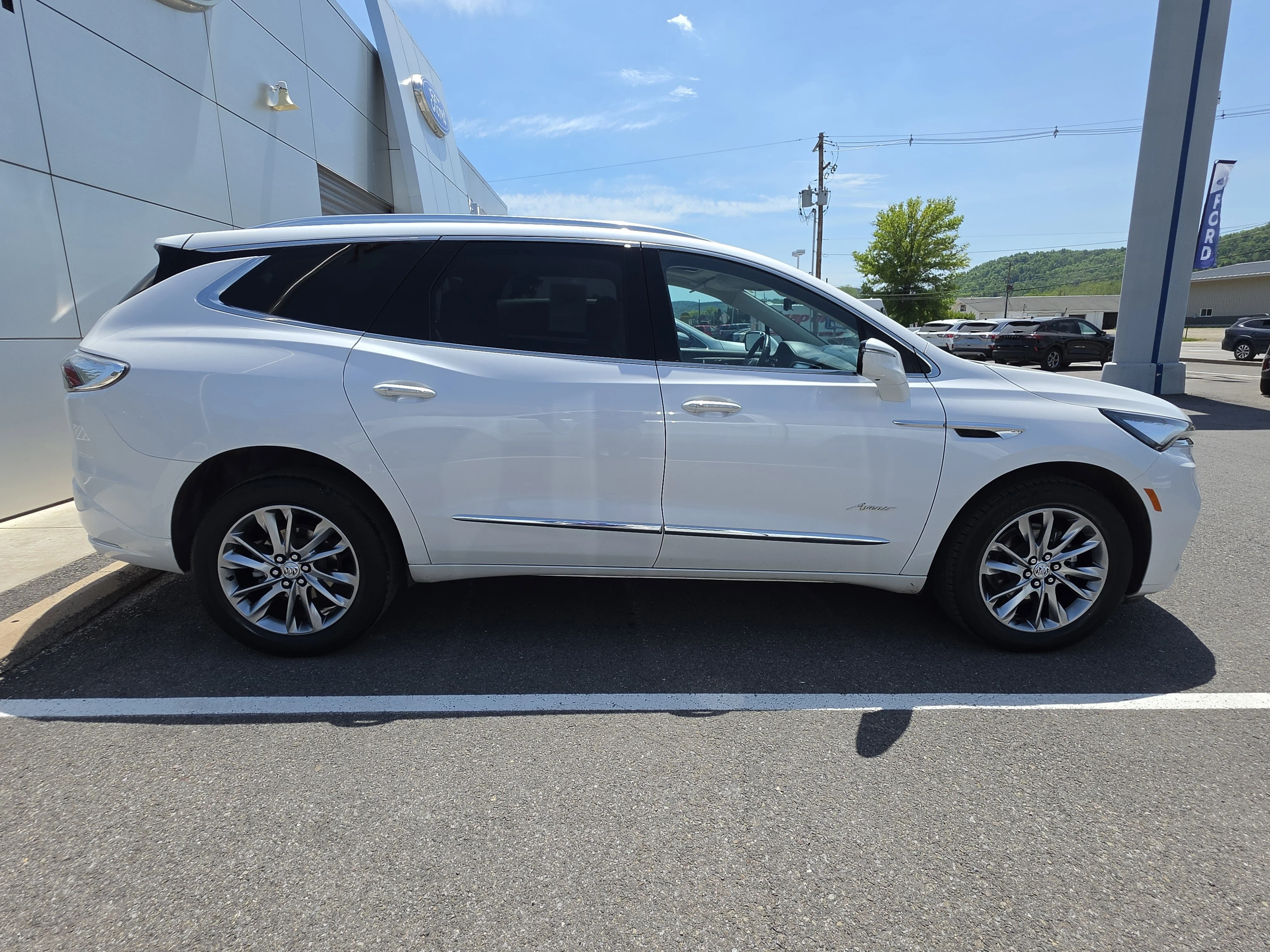 Used 2023 White Frost Tricoat Buick Avenir image 2
