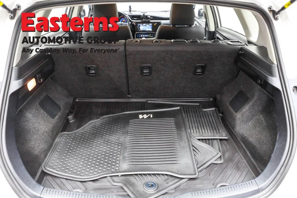 Used 2018 White Toyota Base image 9