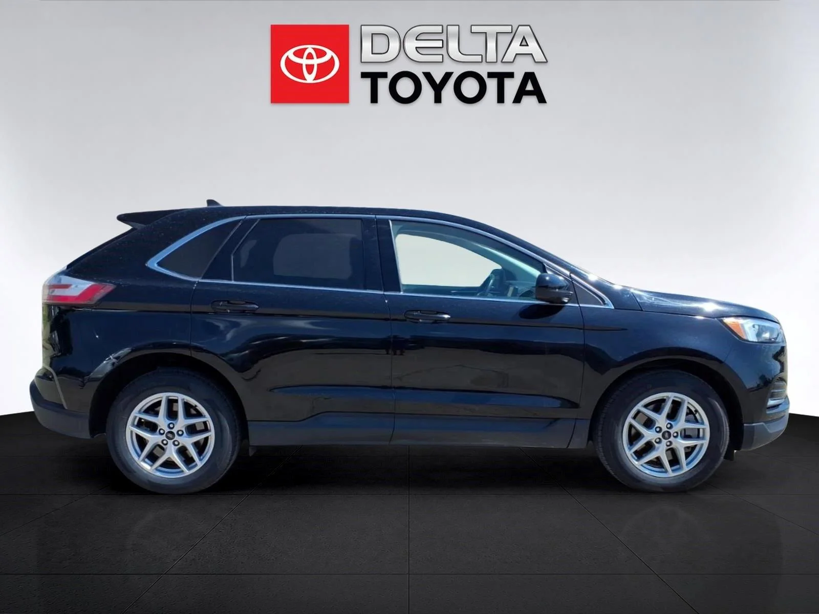 Used 2024 Agate Black Ford SEL image 6