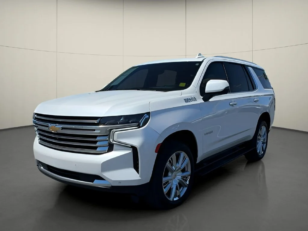 Used 2024 Iridescent Pearl Tricoat Chevrolet High Country image 4
