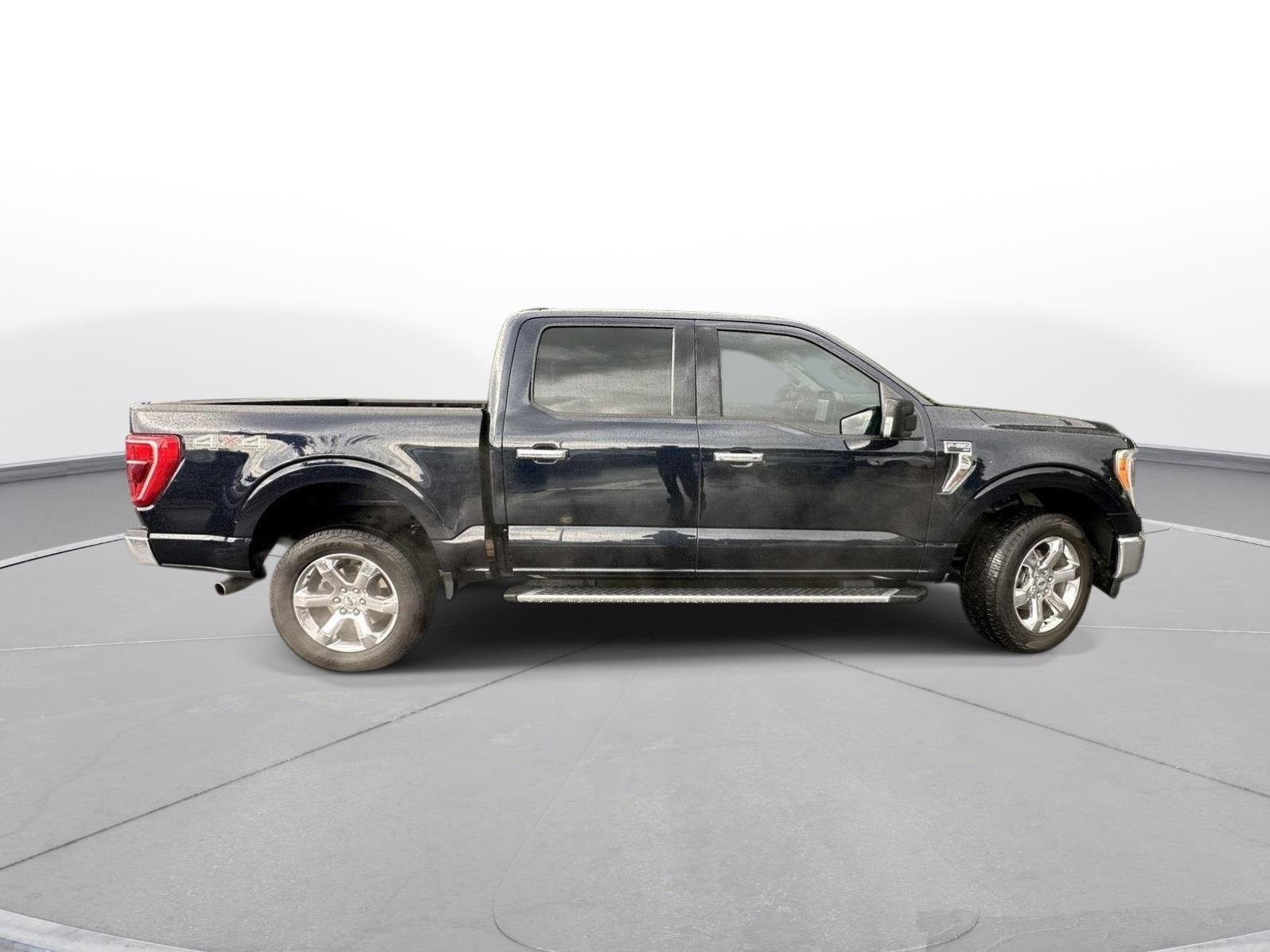Used 2022 Antimatter Blue Metallic Ford XLT image 5