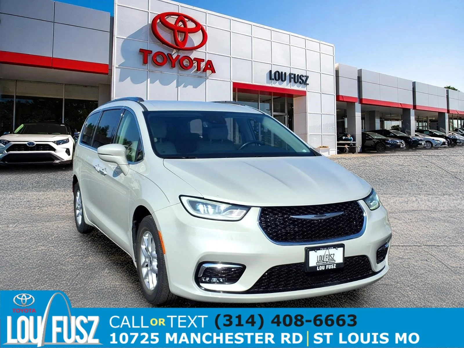Used 2021 Luxury White Pearlcoat Chrysler Touring L image 1