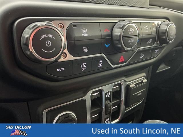 Used 2019 Black Clearcoat Jeep Sport S image 12