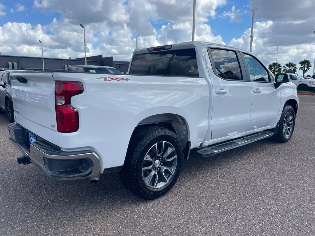 Used 2023 White Chevrolet LT image 3