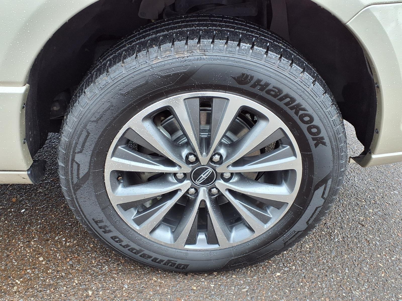 Used 2017 Palladium White Gold Metallic Lincoln Select image 14
