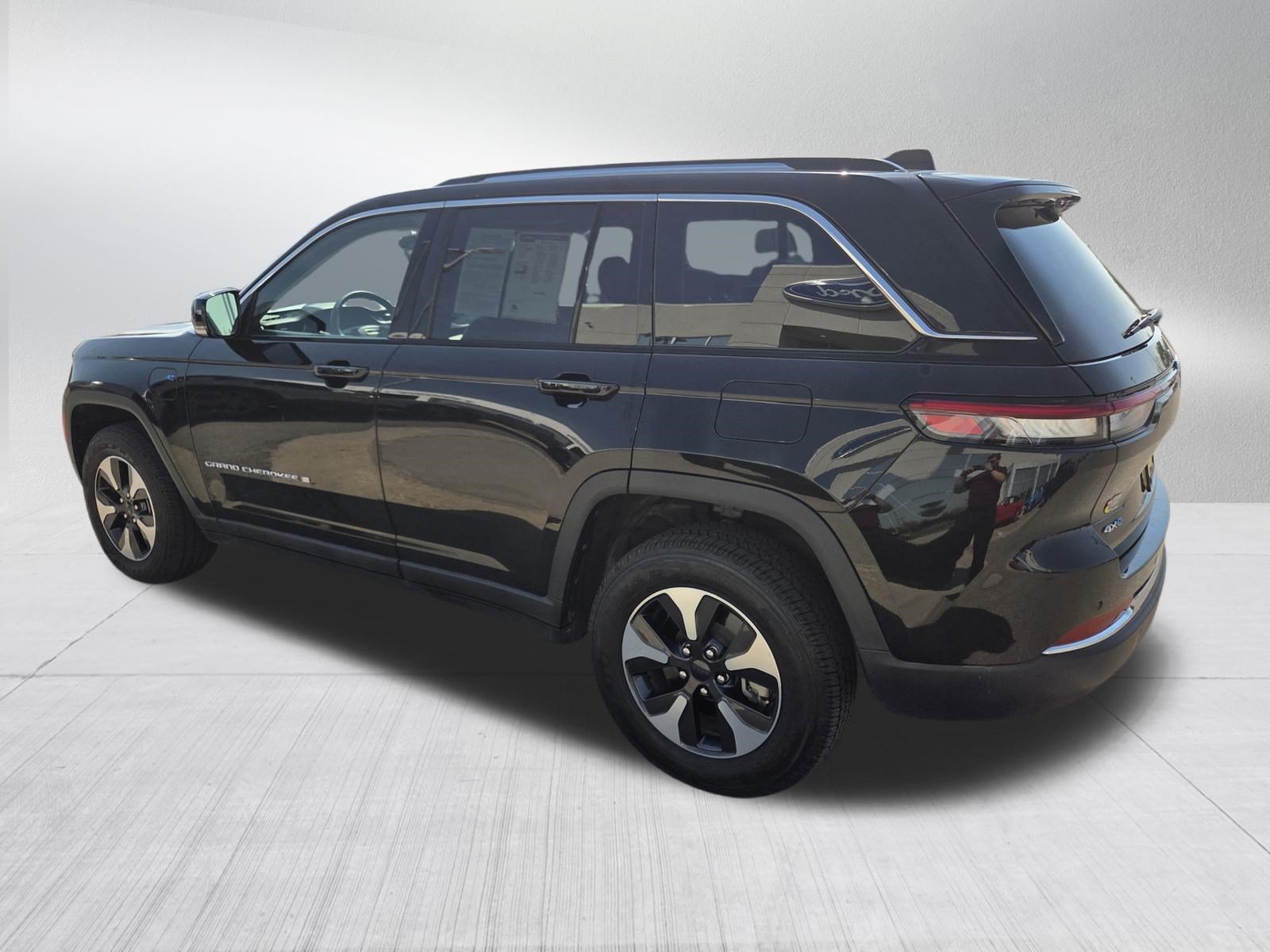 Used 2024 Diamond Black Jeep  image 5