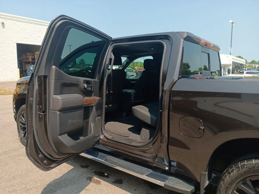 Used 2019 Havana Brown Metallic Chevrolet High Country image 31