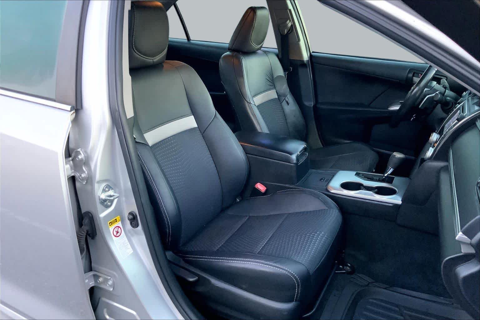 Used 2013 Classic Silver Metallic Toyota SE image 8