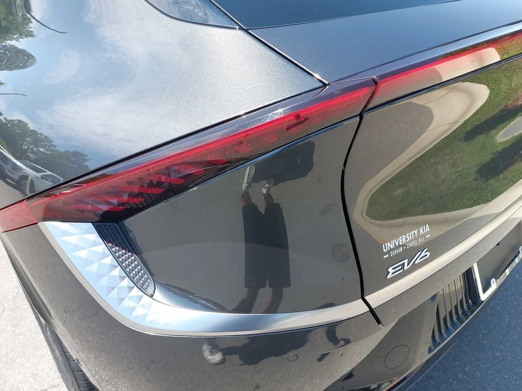 Used 2023 Gray Kia Wind image 32