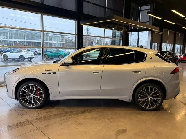Certified Used 2023 Bianco Astro Metallic Maserati Modena image 3