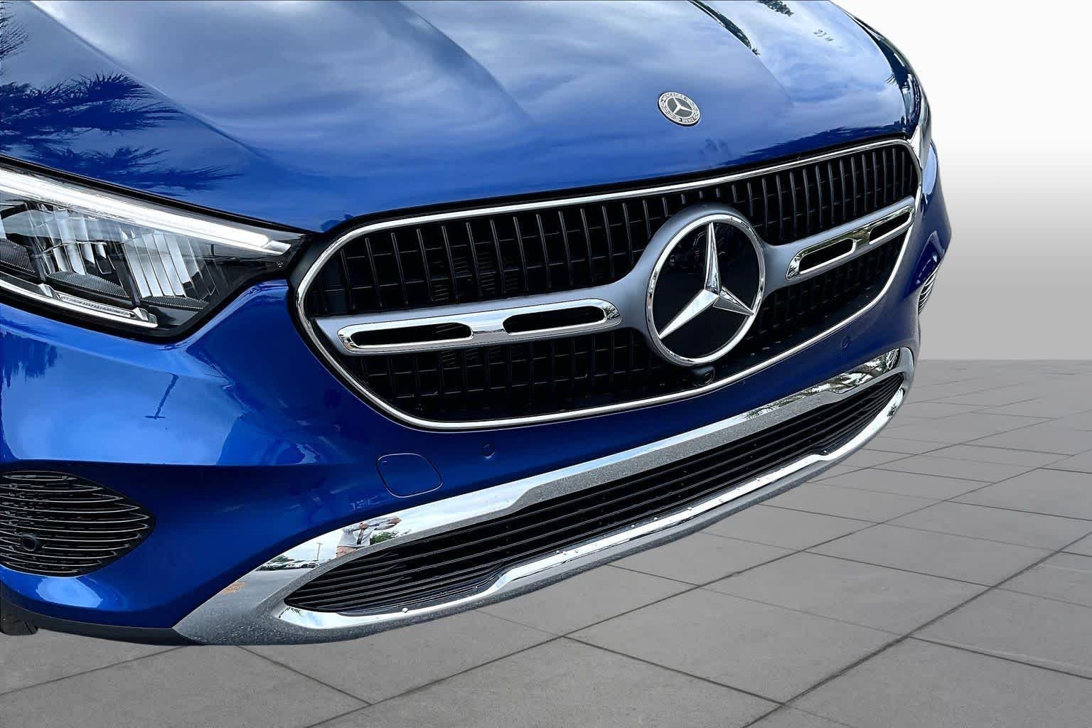 Used 2025 Starling Blue Metallic Mercedes-Benz GLC 300 image 29