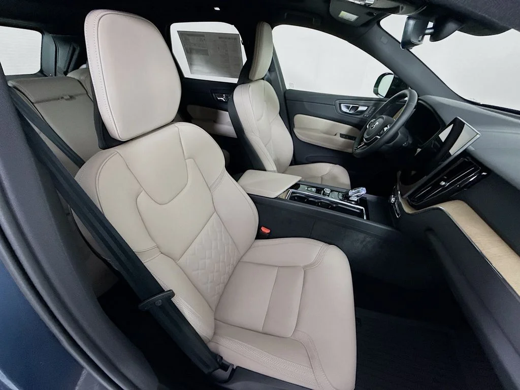 2026 Volvo XC60 Plus - Photo 28