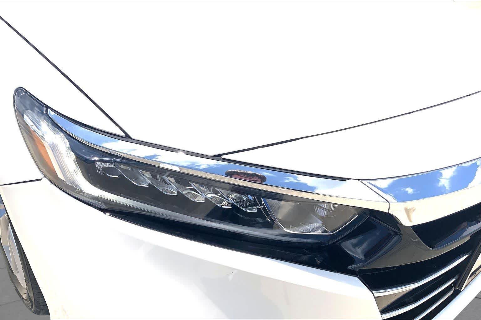 Used 2022 Platinum White Pearl Honda LX image 27