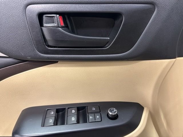 Used 2019 Blizzard Pearl Toyota LE Plus image 18