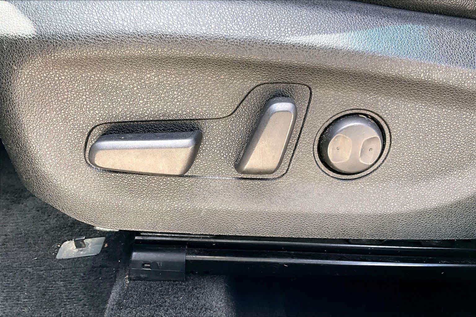 Used 2018 CERULEAN Kia Touring image 31
