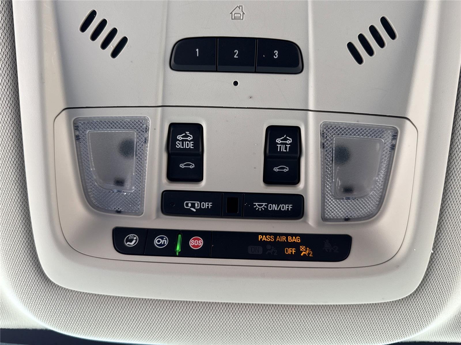 Used 2023 White Frost Tricoat GMC Denali image 13