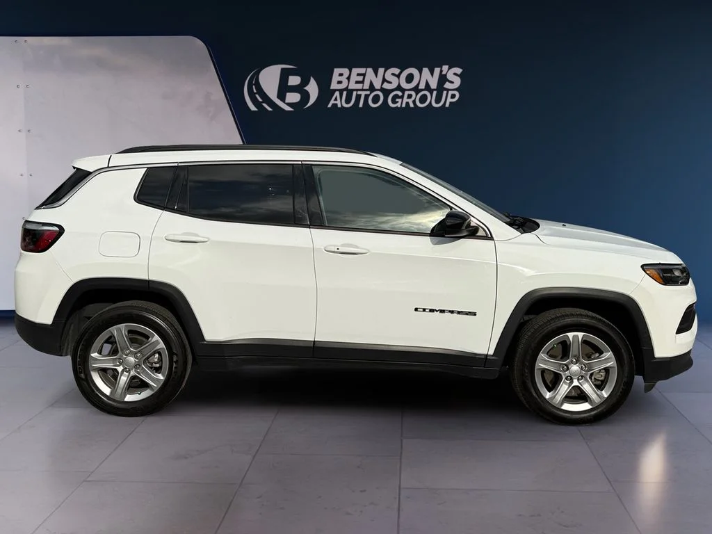 Used 2024 White Jeep Latitude image 6