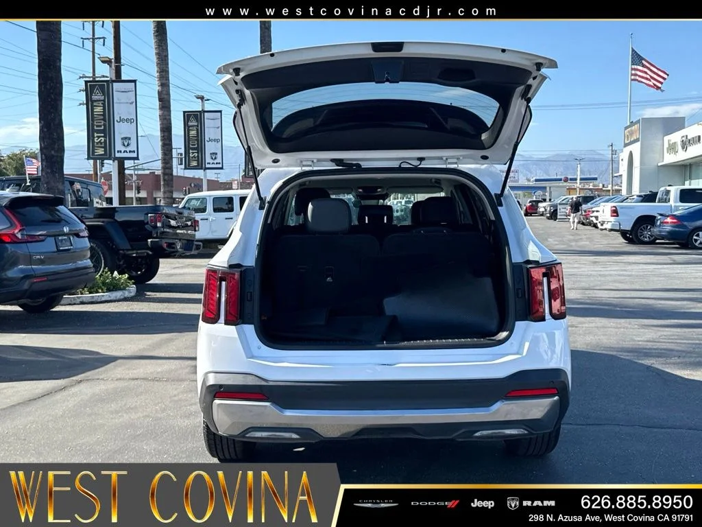 Used 2024 White Kia S image 16