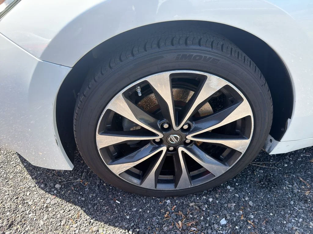 Used 2016 Pearl White Nissan 3.5 SR image 8