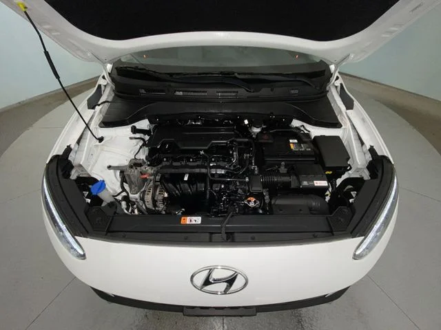 Used 2023 White Hyundai SE image 24