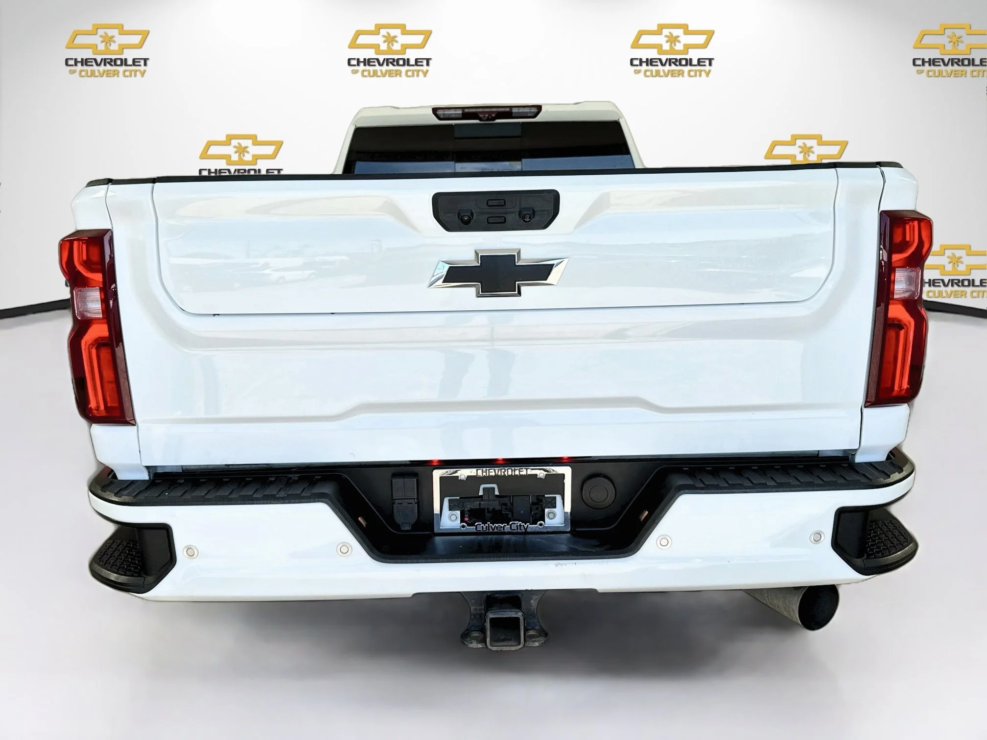 Used 2024 Summit White Chevrolet LTZ DRW image 7