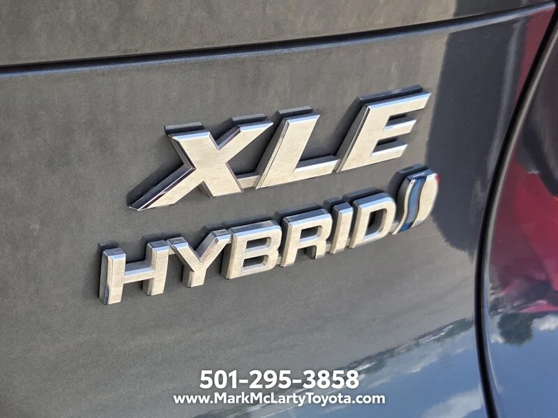Used 2021 GRAY TOYOTA XLE AWD image 10